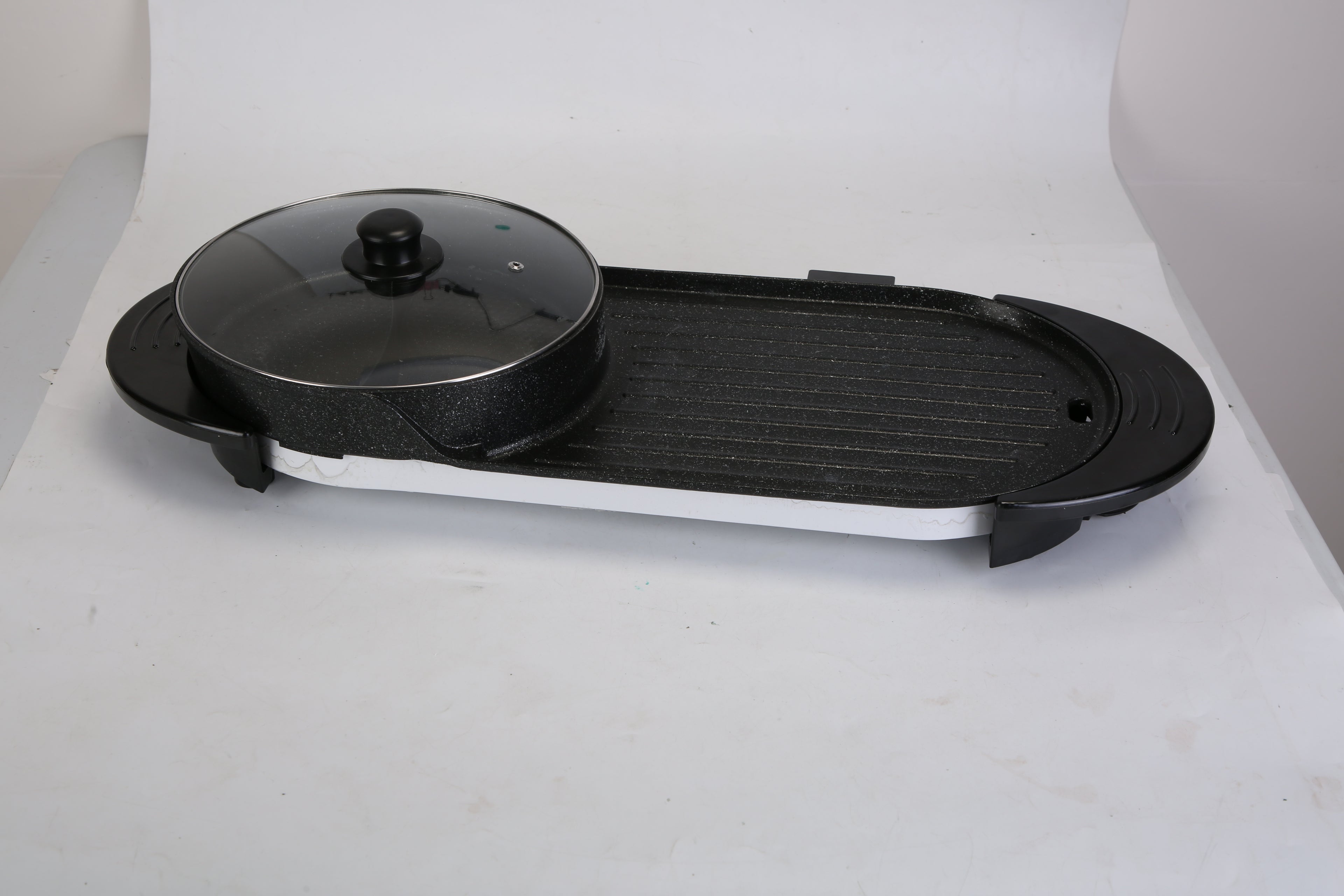 2200W  2 In 1 Electric Hot Pot With BBQ Grill Cooker Smokeless Non-Stick Korean BBQ Grill Shabu Shabu Hot Pot With Independent Temperature Control 5 Gears Firepower For 2-10 People